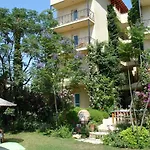 Hotel Emel *
