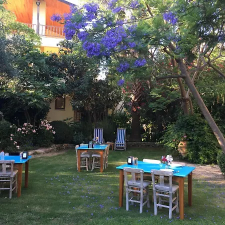 Emel Hotel *